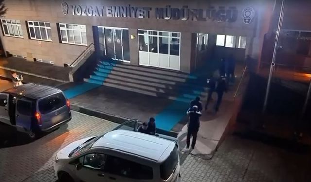 Yolcu otobüsünün bagajında 53 kaçak göçmen yakalandı