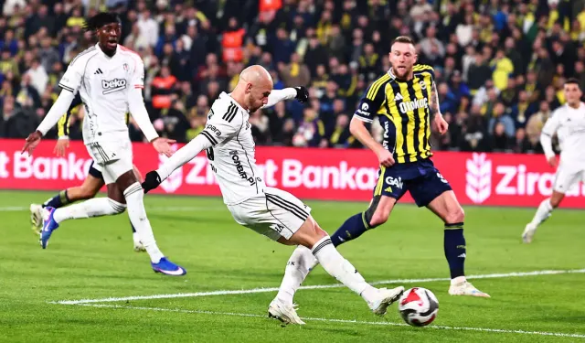 Derbi Günü Hareketlendi: Beşiktaşlı Taraftarlar Kadıköy Yolunda