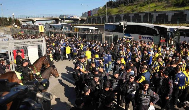 Fenerbahçe taraftarı derbi için RAMS Park'ta