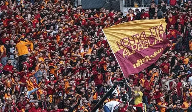 Galatasaraylı Taraftarlar Kızılay’da Derbi Zaferini Kutladı