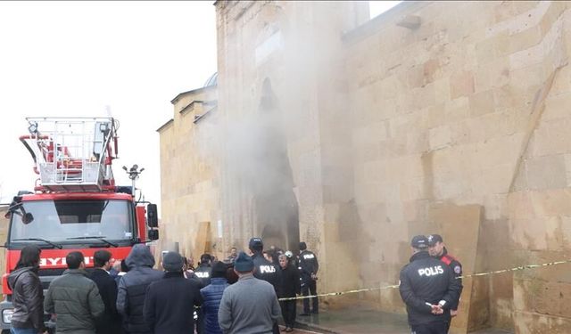 Niğde’de camide yangın paniği