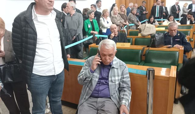 Milletvekillerinin Arasına Oturmadı