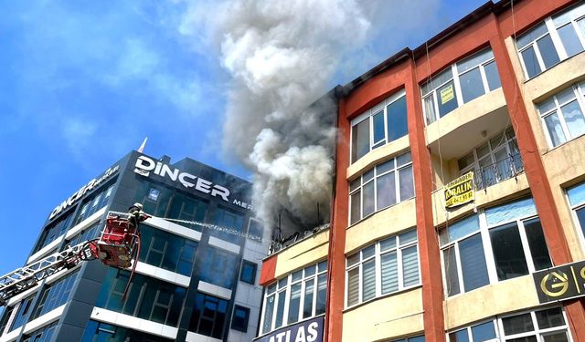 Aksaray'da iş merkezinde yangın