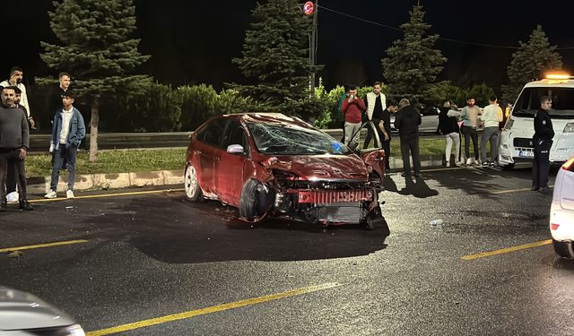 Niğde'de devrilen otomobildeki 1 kişi yaralandı
