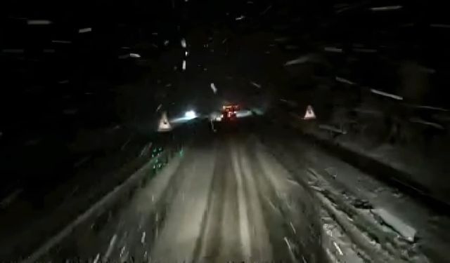 Afyonkarahisar hattında kar engeli: TIR’lara yol kapandı