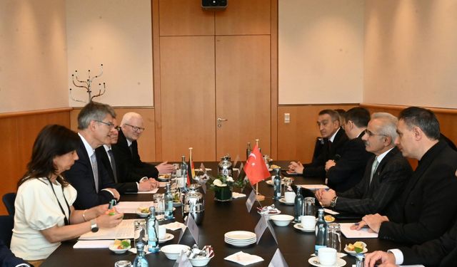 Bakan Uraloğlu,  Schnieder ile bir arada!