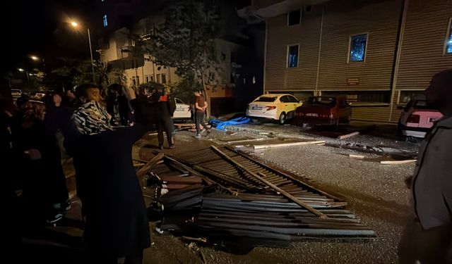 Bartın'da şiddetli rüzgar çatıyı uçurdu