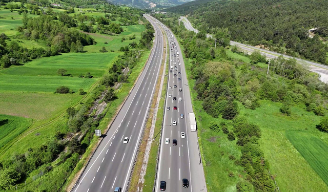 Bayram dönüşü başladı: Bolu geçişinde trafik yoğunluğu