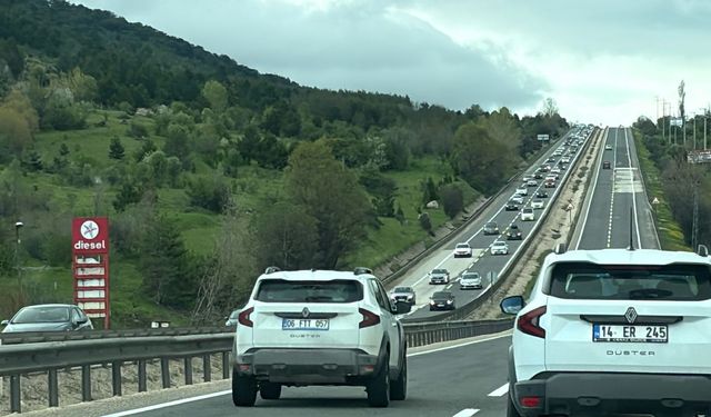 Bolu'da bayram dönüşü yoğunluğu: Ulaşım yavaşladı