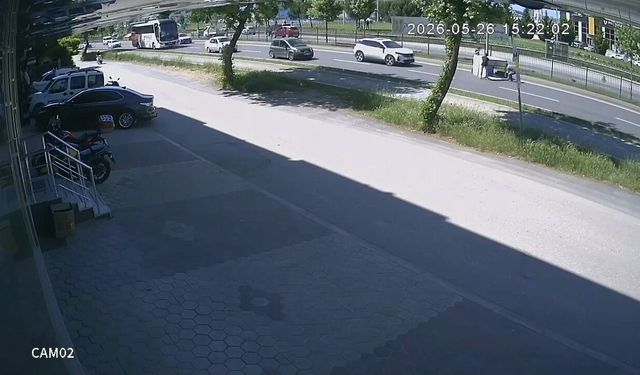 Bursa’da Kara Yoluna Düşen Demir Kafes Trafiği Aksattı