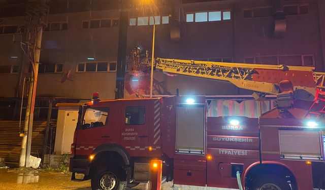 Bursa'da mobilya fabrikasında yangın çıktı!