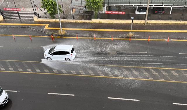 Diyarbakır'da sağanak ve dolu hayatı olumsuz etkiledi