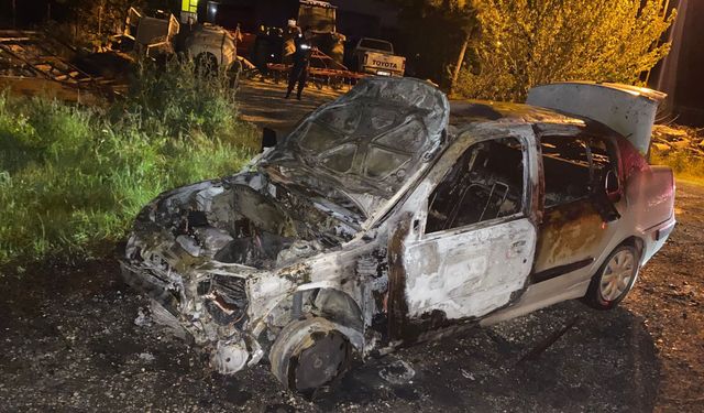 Edirne'de seyir halindeki otomobil yandı
