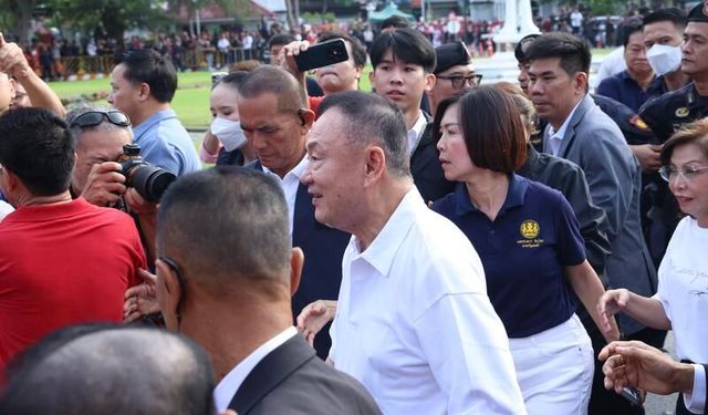 Eski Başbakan Thaksin Şinavatra şartlı tahliye edildi