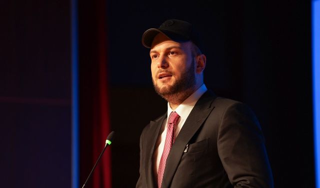 "Gençlerimiz, sporcularımız ve Sıfır Atık Vakfı'yla güzel işler yapacağız"