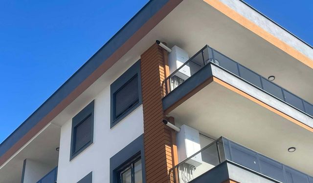 İzmir’de Anne, Baba ve Ağabey Cinayetinde İlk Duruşma: Sanık İfade Vermedi