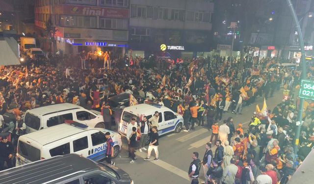 Küçükçekmece'de şampiyonluk coşkuyla kutlandı