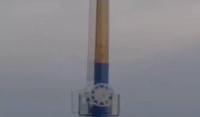 Lunaparkta  baş aşağı mahsur kaldılar