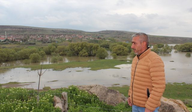 Melendiz Çayı taştı, mesire alanları su altında kaldı