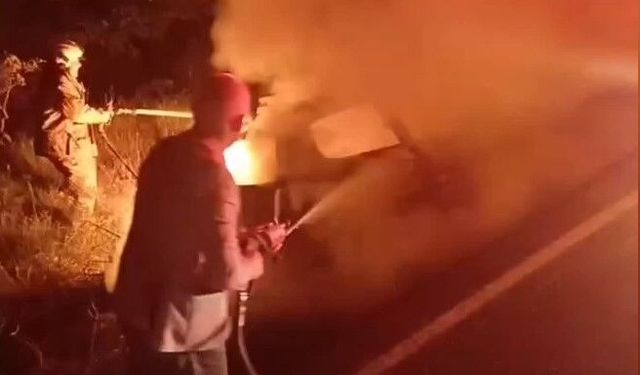 Silivri'de otomobil alev alev yandı