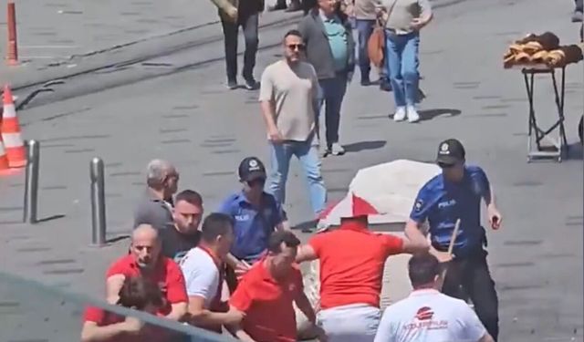 Taksim Meydanı’nda Tekmeli Yumruklu Kavga
