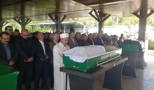 Yemek yaparken elbisesi tutuştu, hayatını kaybetti