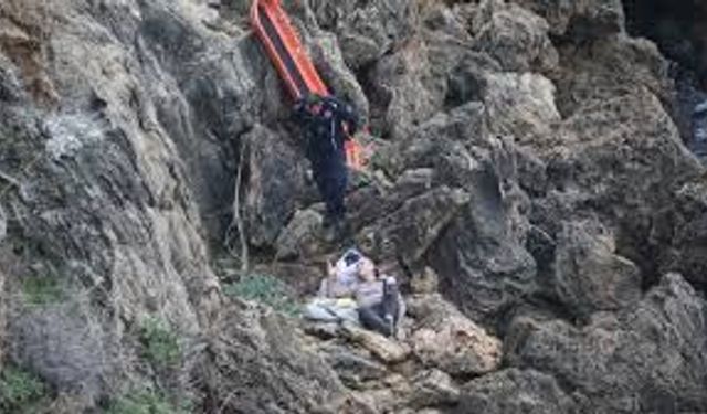 Falezlerden Düşen Balık Tutkununu İtfaiye Kurtardı: 46 Yaşındaki Adam Yaralandı