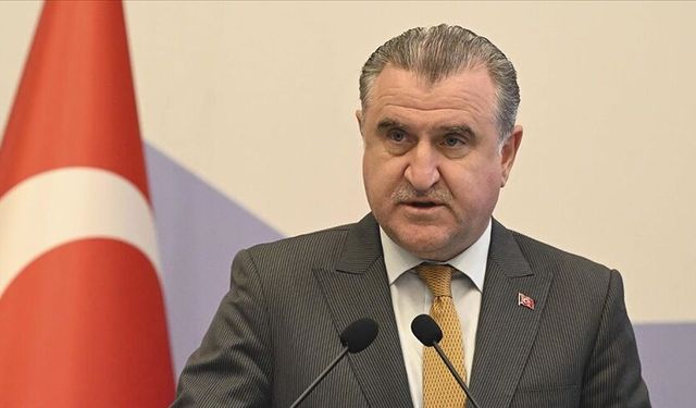 Bakan Bak’tan Sarı-Kırmızılı Camiaya Tebrik