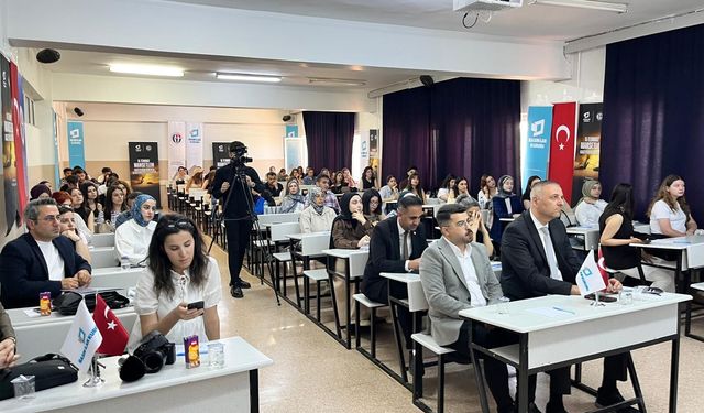 ‘15 Temmuz Manşetleri Gazetecilik Atölyesi’ Gaziantep’te Öğrencilerle Buluştu