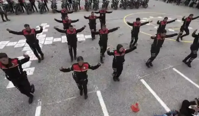 Başkentte yunus polislerinden '19 Mayıs' gösterisi