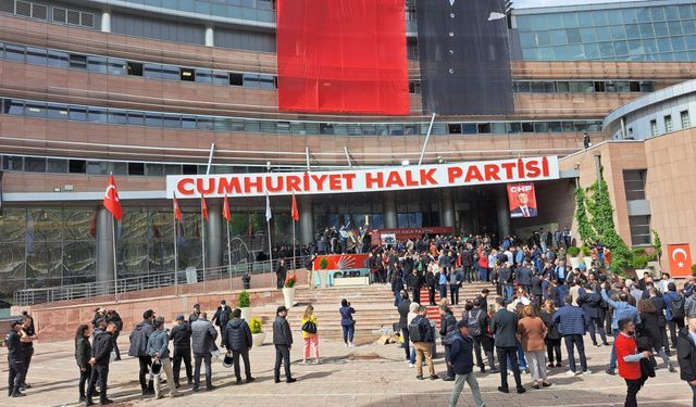 ANKARA’DA KRİZ GÜNÜ: CHP KENDİ İÇİNDE İKİYE BÖLÜNDÜ