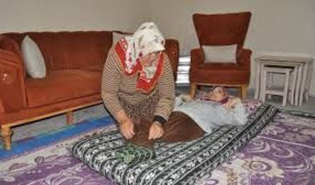 Yarım Asırlık Anne Şefkati: 77 Yaşındaki Ayşe Cırık’tan Fedakârlık Dersi