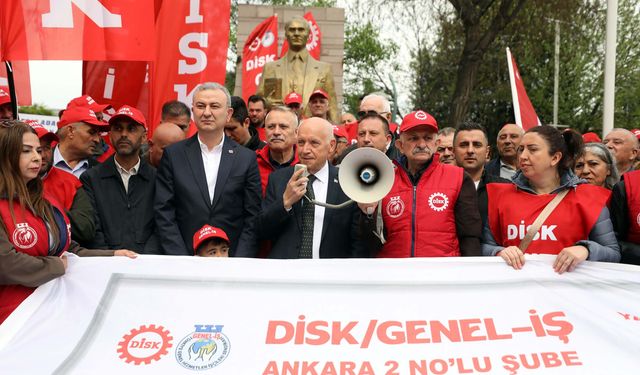 Yenimahalle’de 1 Mayıs Yürüyüşüne Yoğun Katılım: Başkan Yaşar İşçilerle Omuz Omuza