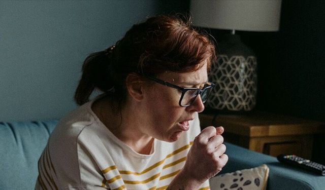 Uzmanı Uyardı: 3 Haftayı Geçen Öksürüğe Dikkat