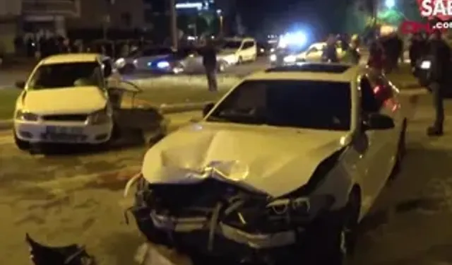 Kavşakta Feci Çarpışma: 1 Ölü, 2 Ağır Yaralı