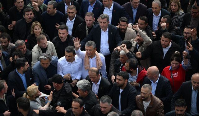 Özgür Özel: “Koltuğu Meraklısına Bıraktık, Meydanlardayız”
