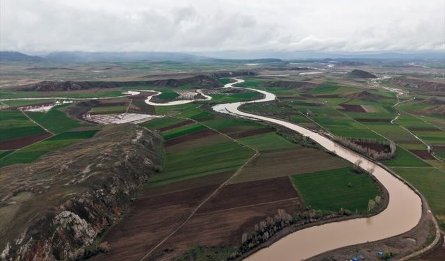 Sivas’ta Heyelan Alarmı: Köy Yolları Ulaşıma Kapandı