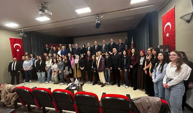 Ankara Üniversitesi’nde “ 15 Temmuz Manşetleri Gazetecilik Atölyesi” Devam Ediyor!