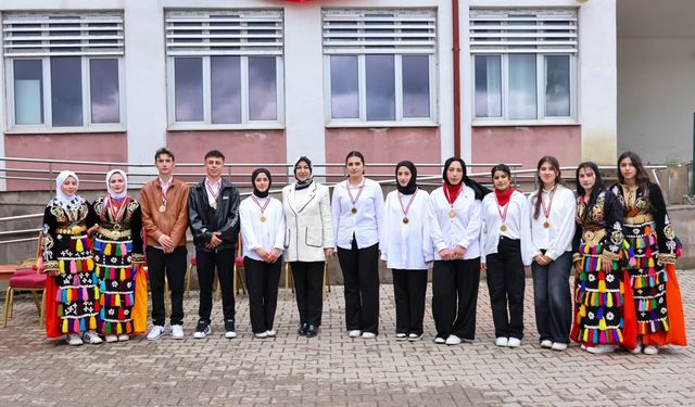 Rukiye Toy Gençlerle Birlikte!