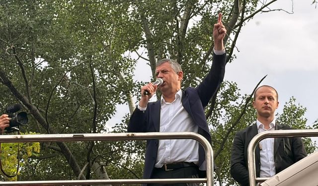 Özgür Özel Otobüsün Üzerine Çıkarak Partililere Seslendi