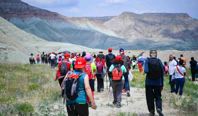 Ankara’da Doğa ve Spor Buluştu: Nallıhan Kız Tepesi’nde 8 KM’lik Yürüyüş