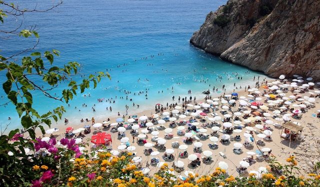 Antalya’da “Dumansız Plaj” Dönemi Başladı