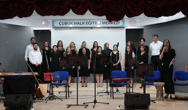 Çubuk’ta Öğretmenler Korosu’ndan Türkü ve Şarkı Dinletisi
