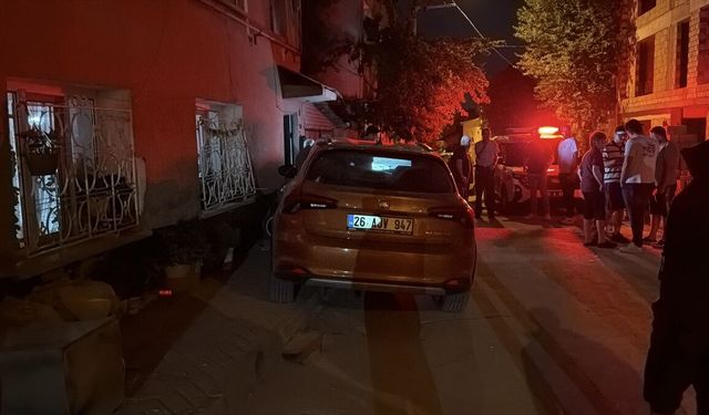 Kontrolden çıkan otomobil park halindeki araçlara çarptı
