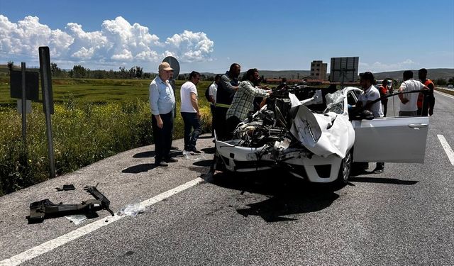 Yozgat'ta traktörle otomobilin çarpıştı