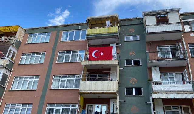 5'inci kattan düşen Ebrar bebek, son yolculuğuna uğurlandı