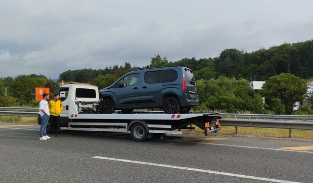 Bolu'da kaza yapan otomobil ters döndü