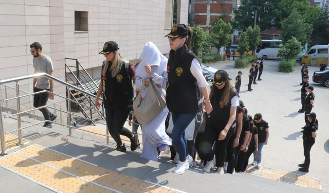 Eskişehir'de masaj salonlarına fuhuş baskını!