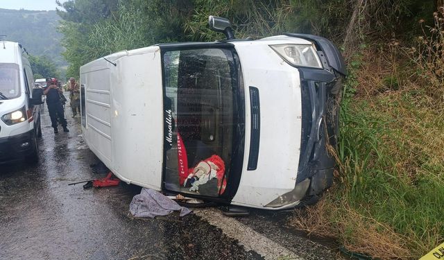 İzmir'de işçi servisi devrildi