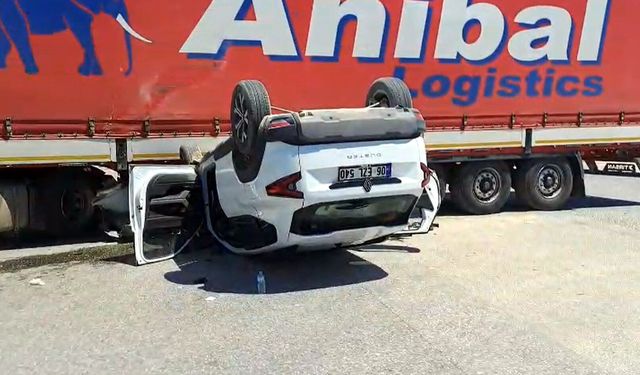 Kavşakta otomobille TIR çarpıştı